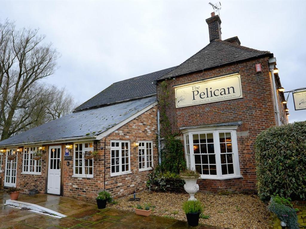 The Pelican Inn Froxfield  Exterior photo
