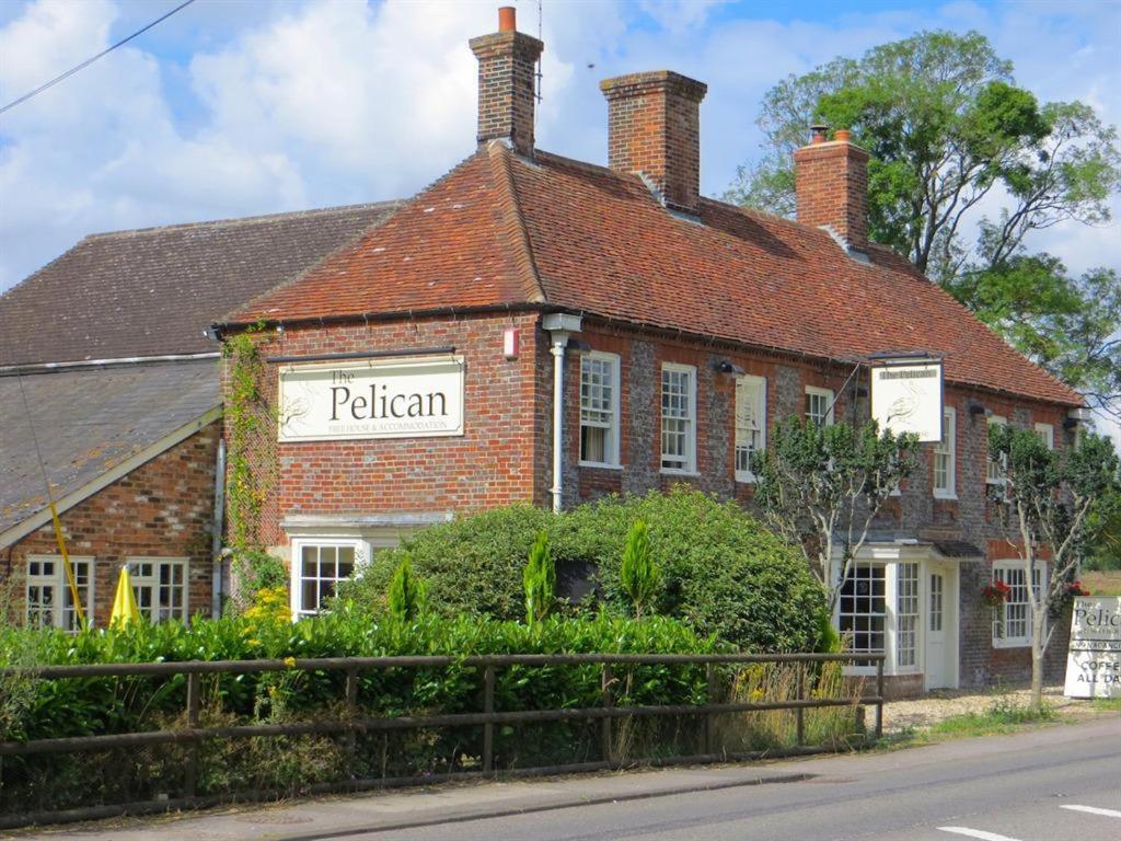 The Pelican Inn Froxfield  Exterior photo